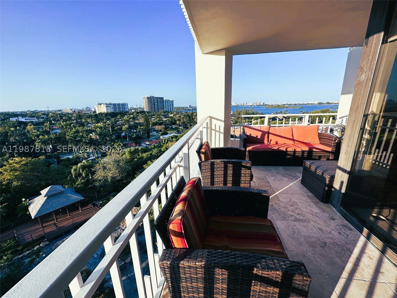 TOWERS OF QUAYSIDE CONDO - Residential