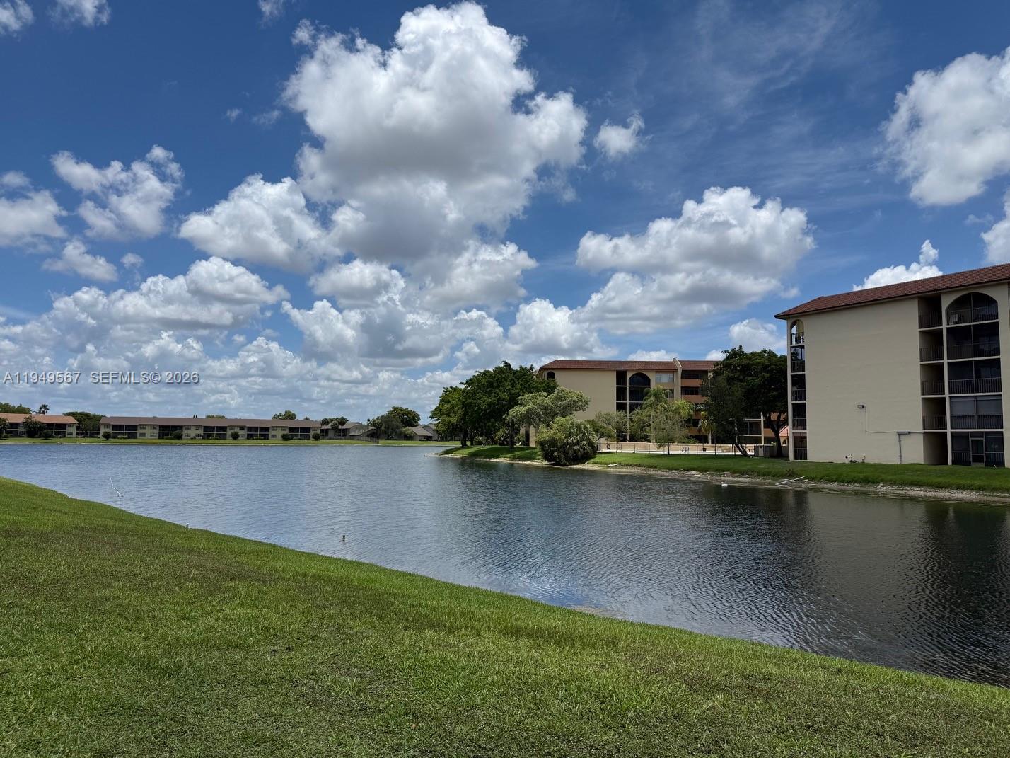 WINDING LAKE AT WELLEBY - Residential