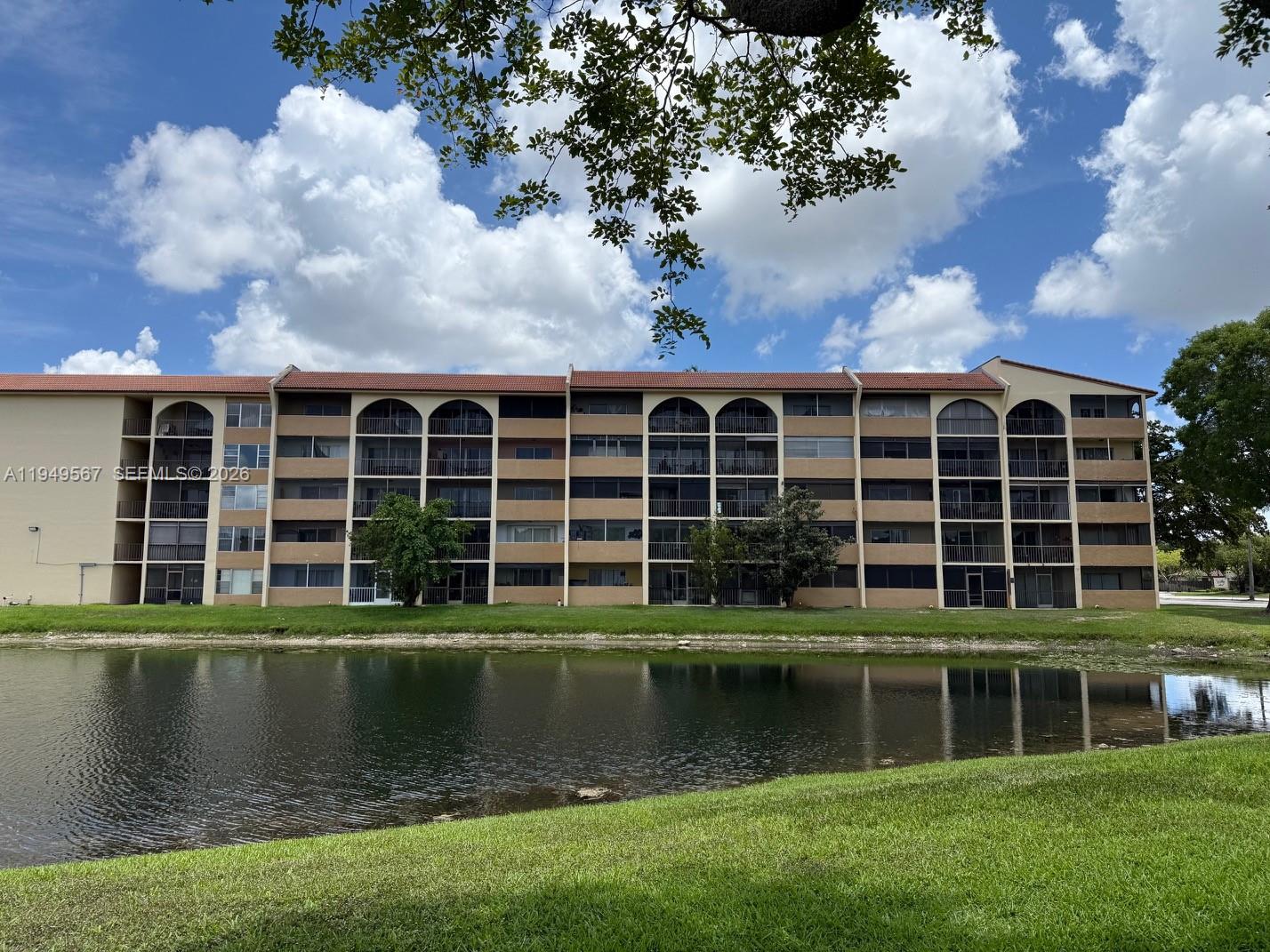 WINDING LAKE AT WELLEBY - Residential