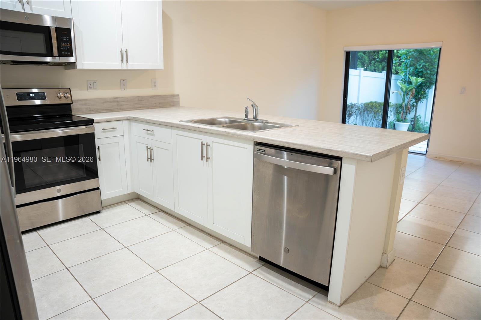 AQUABELLA NORTH REPLAT - Residential Lease