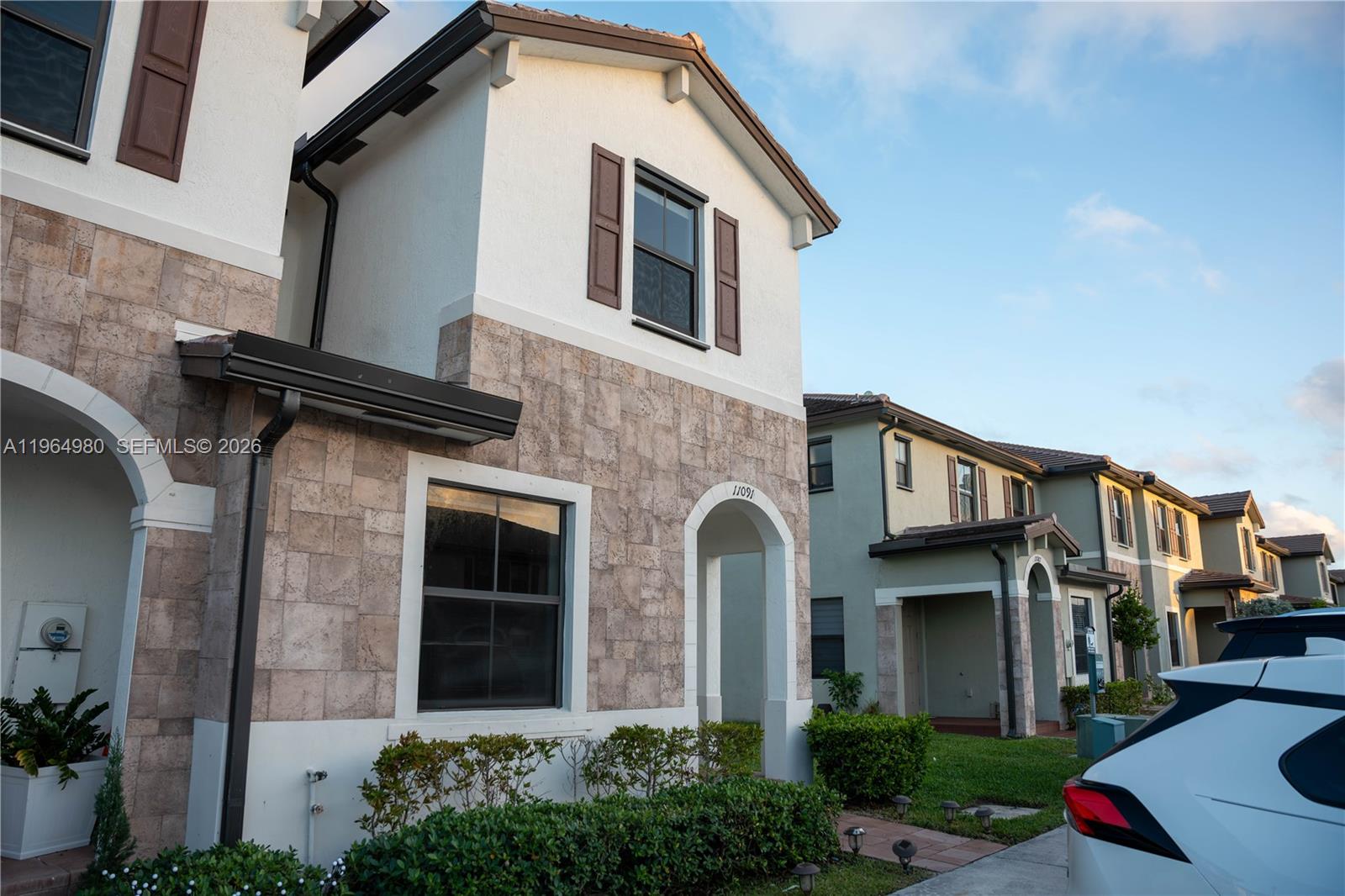AQUABELLA NORTH REPLAT - Residential Lease