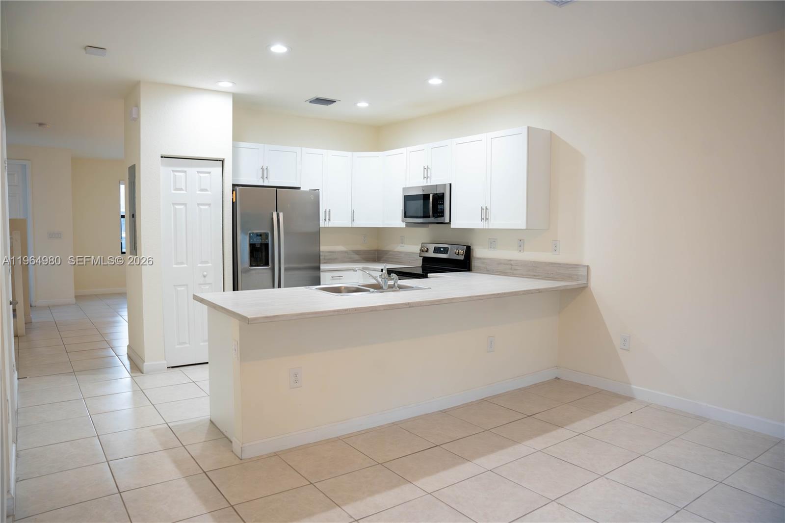AQUABELLA NORTH REPLAT - Residential Lease