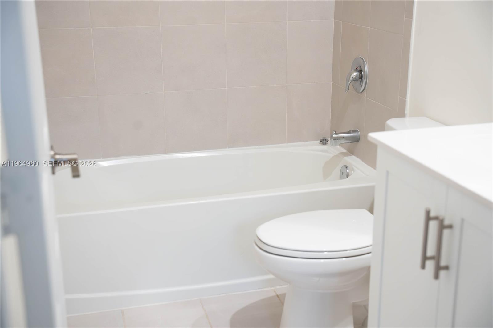 AQUABELLA NORTH REPLAT - Residential Lease