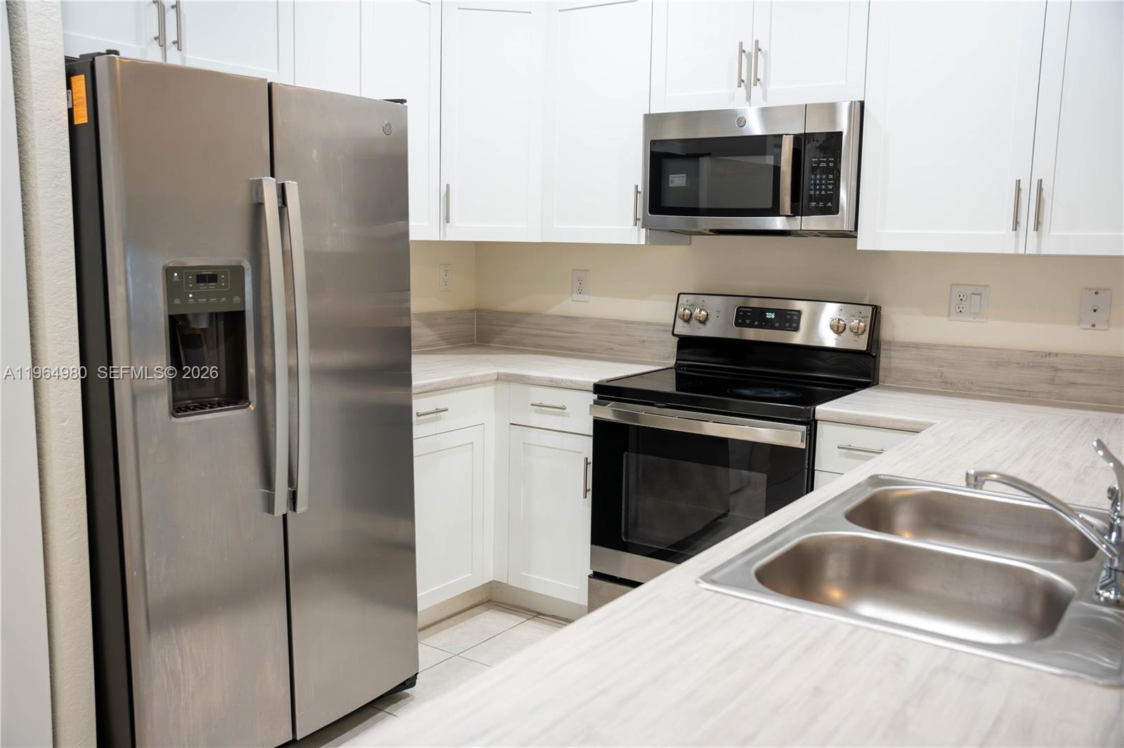 AQUABELLA NORTH REPLAT - Residential Lease