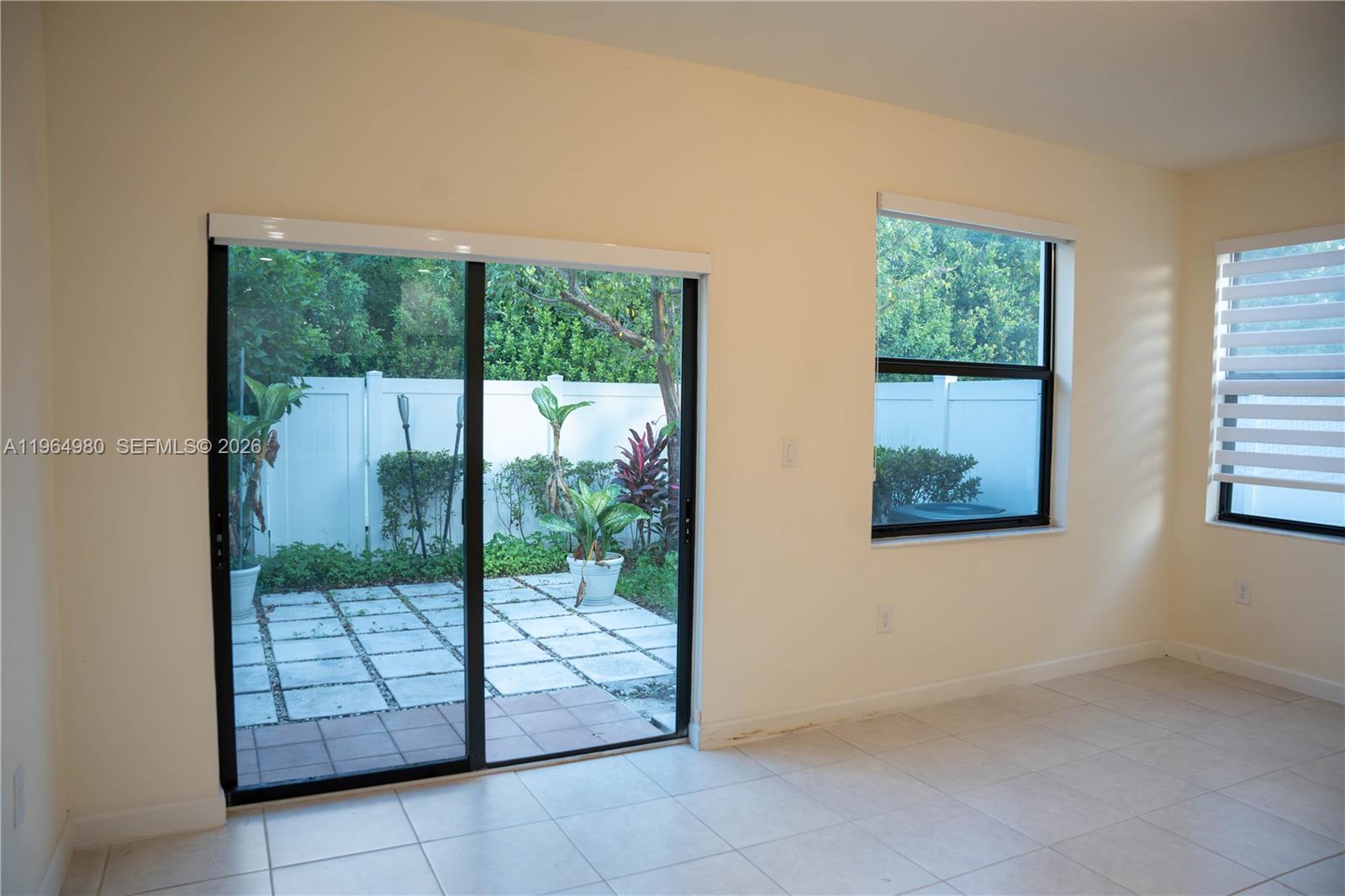 AQUABELLA NORTH REPLAT - Residential Lease
