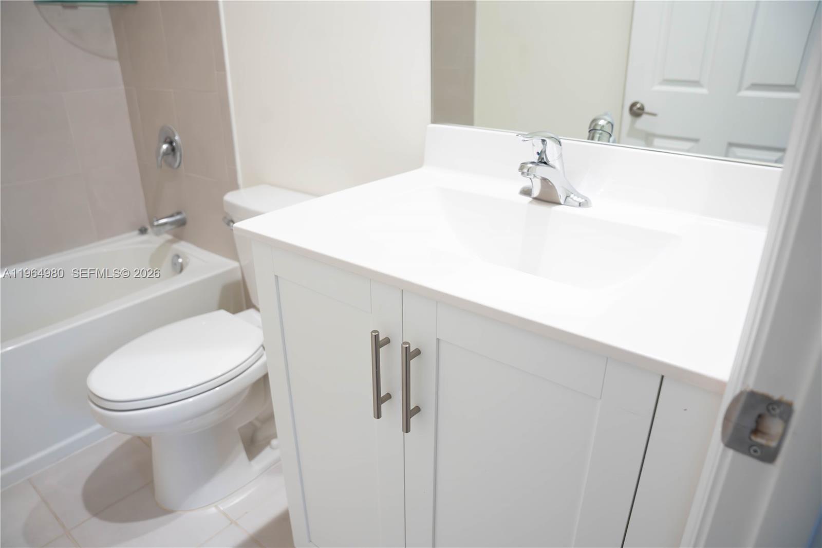 AQUABELLA NORTH REPLAT - Residential Lease