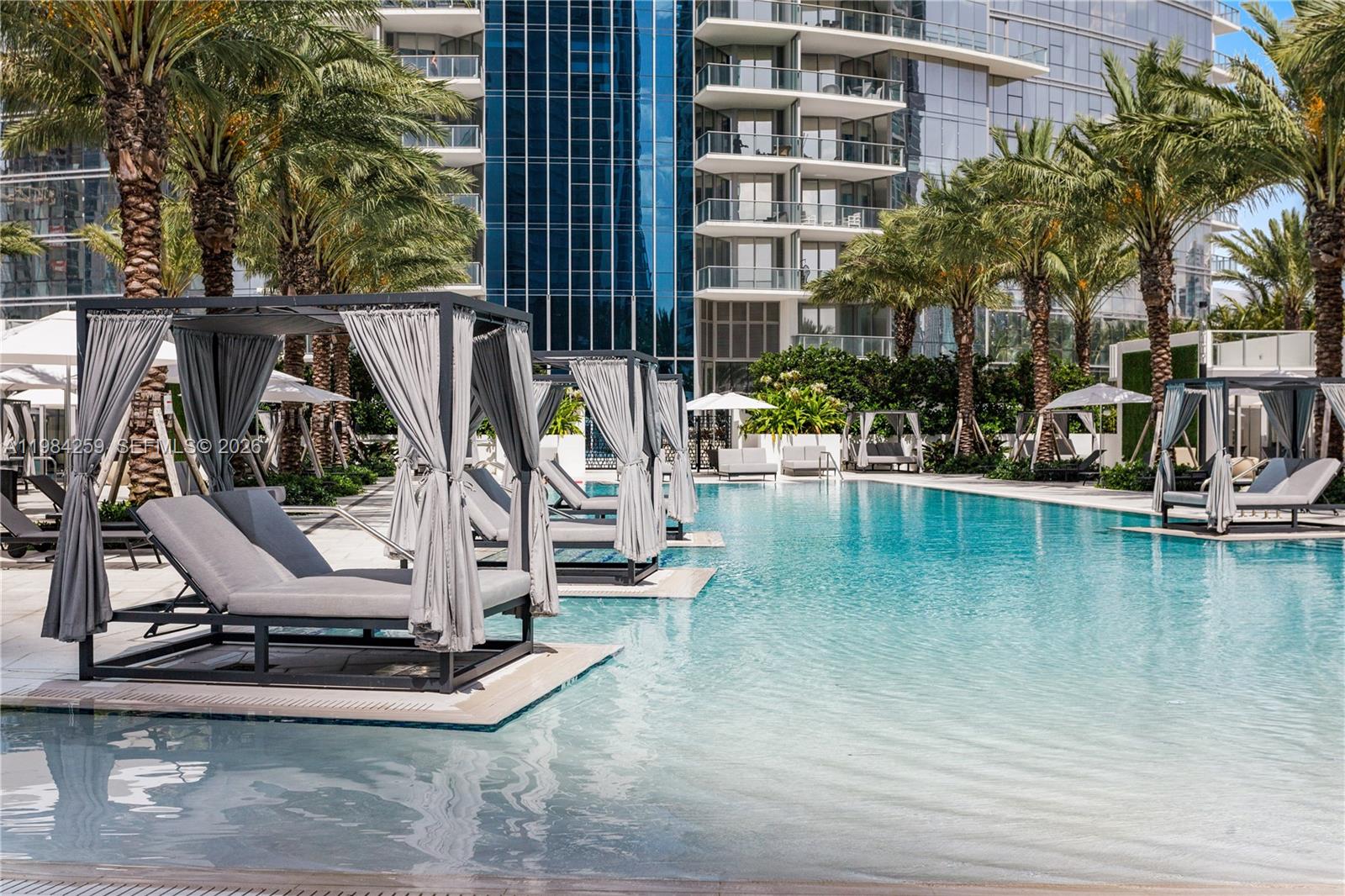 PARAMOUNT MIAMI WORLDCENT - Residential Lease