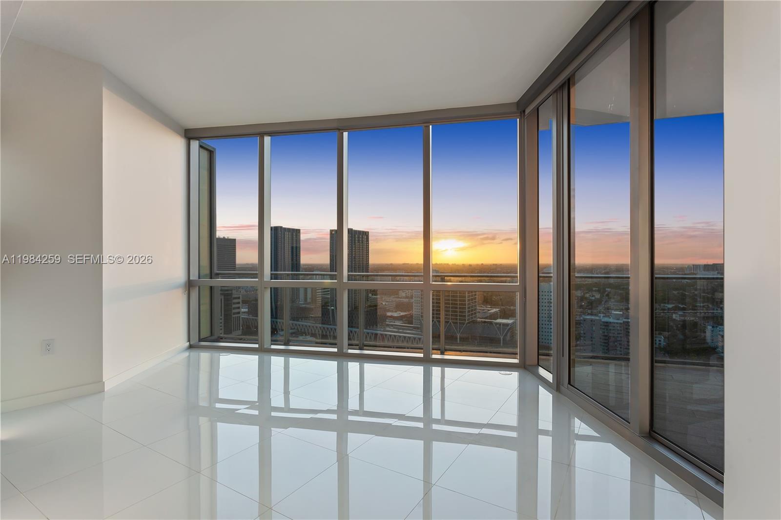 PARAMOUNT MIAMI WORLDCENT - Residential Lease