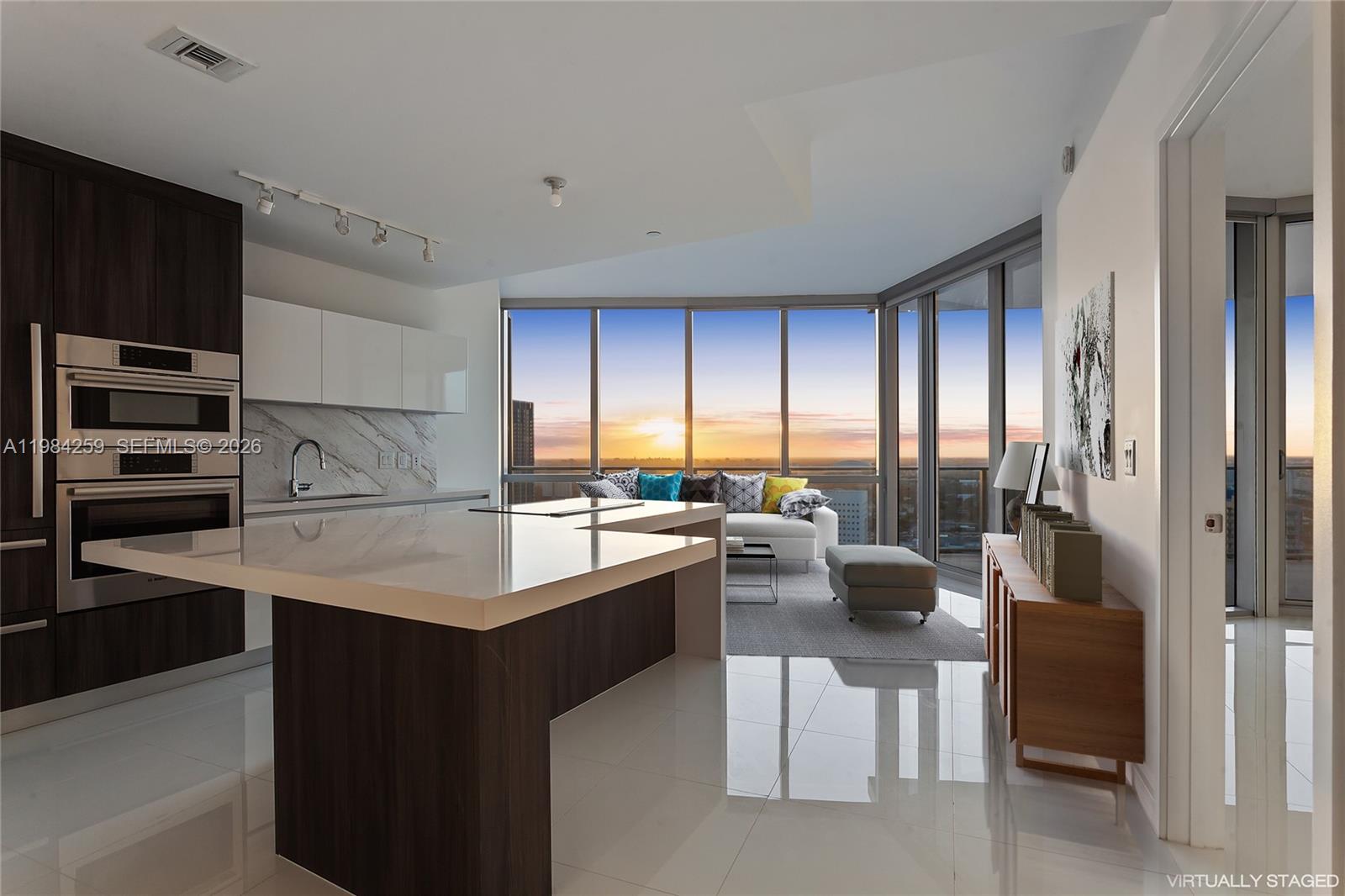 PARAMOUNT MIAMI WORLDCENT - Residential Lease