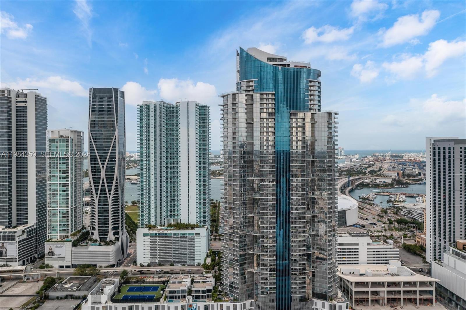 PARAMOUNT MIAMI WORLDCENT - Residential Lease