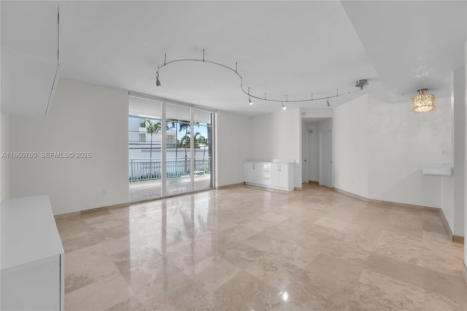 THE VISTAS CONDO - Residential