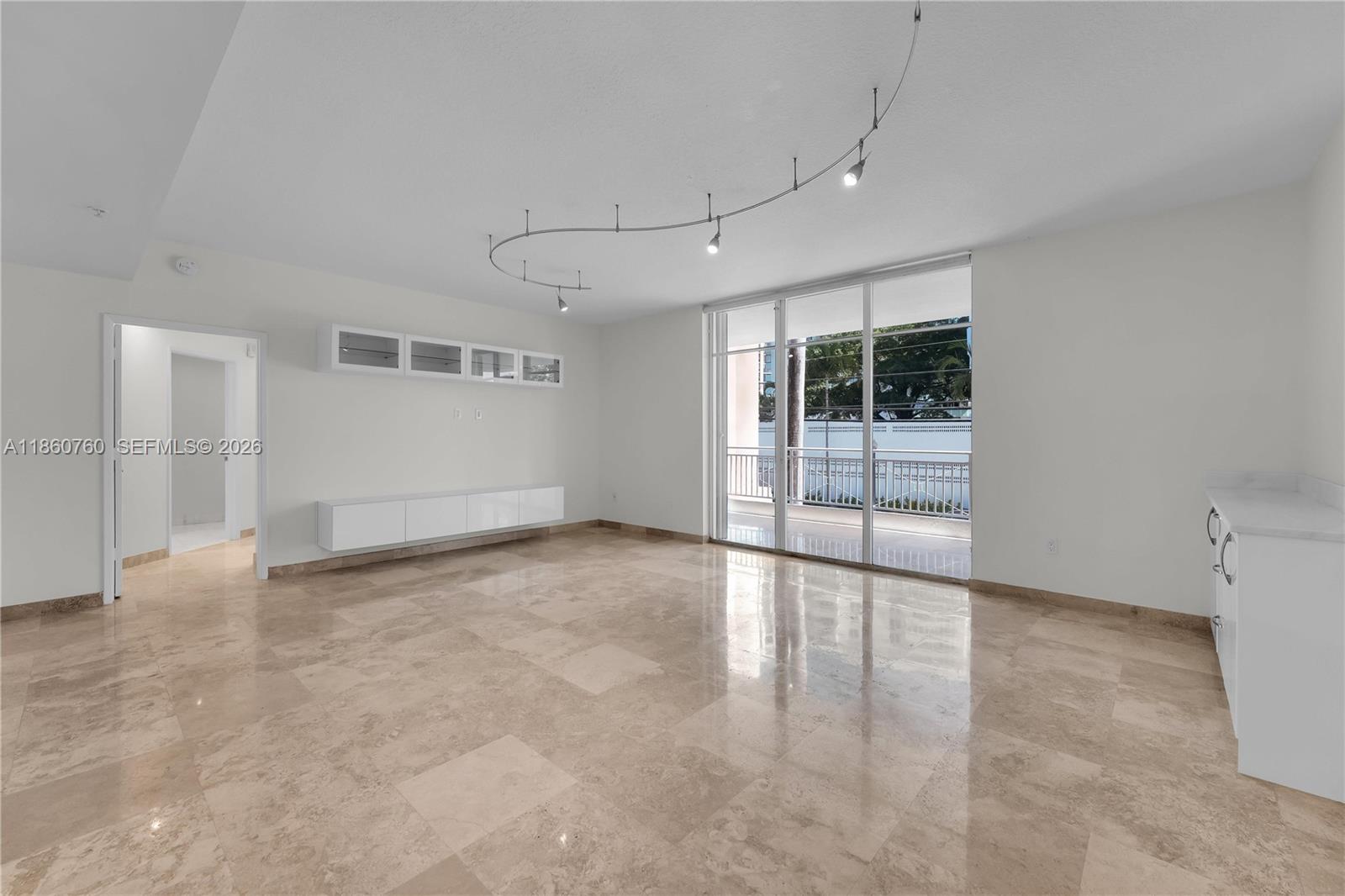 THE VISTAS CONDO - Residential