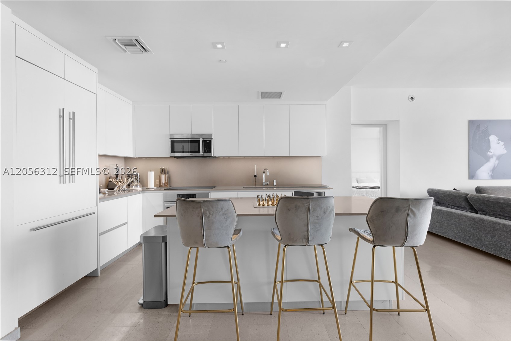 REACH CONDO - Residential