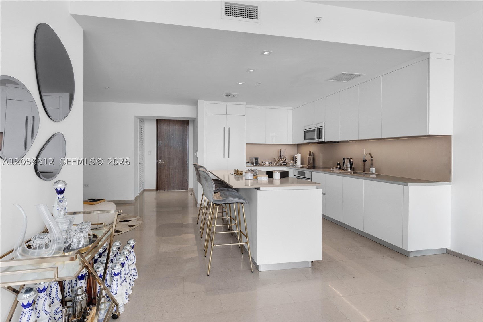 REACH CONDO - Residential