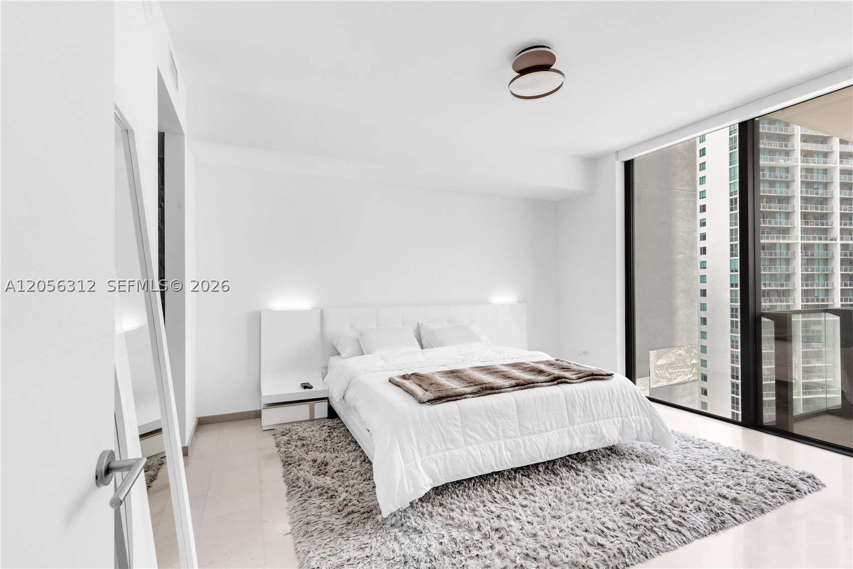 REACH CONDO - Residential