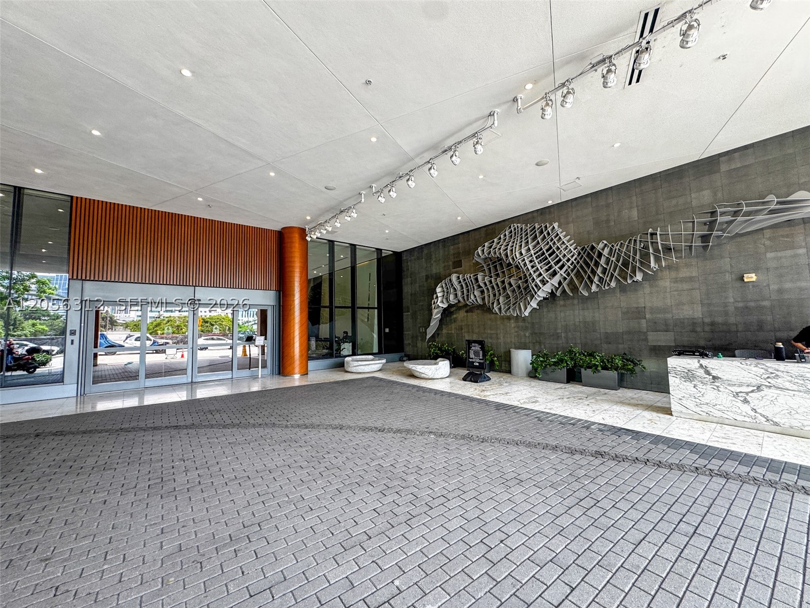 REACH CONDO - Residential