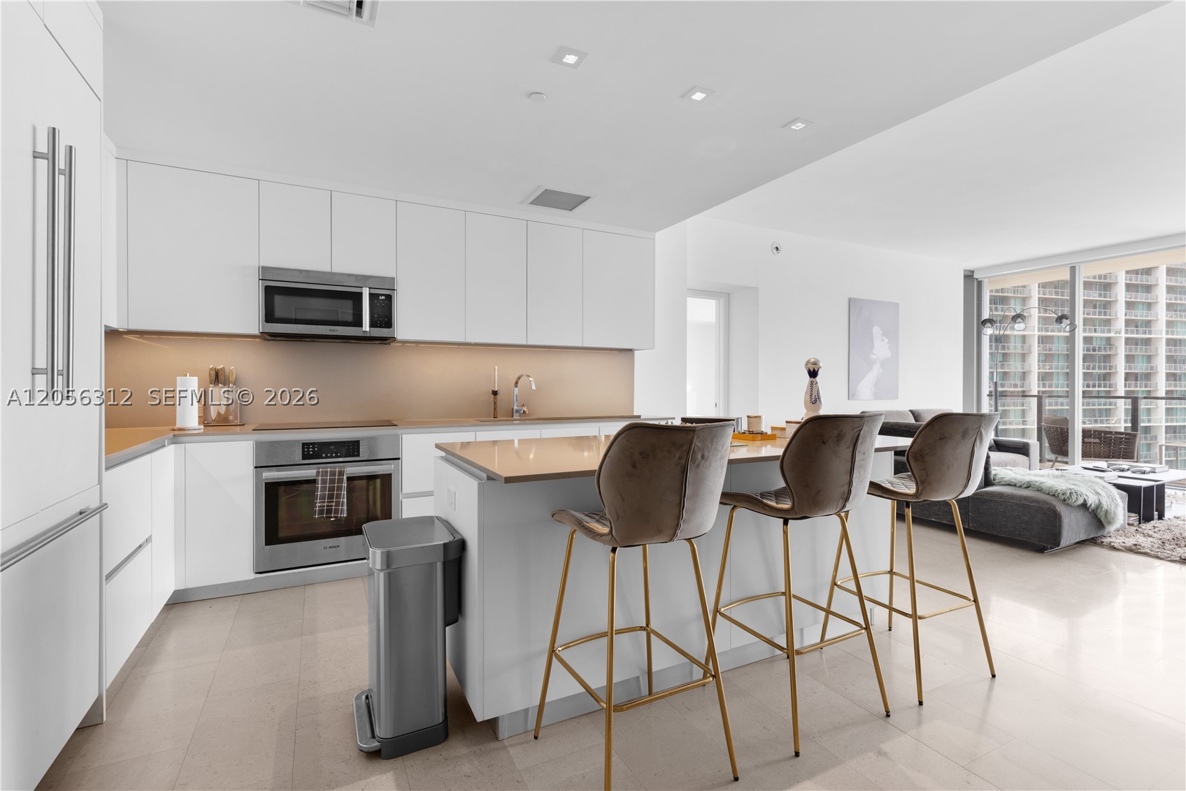 REACH CONDO - Residential