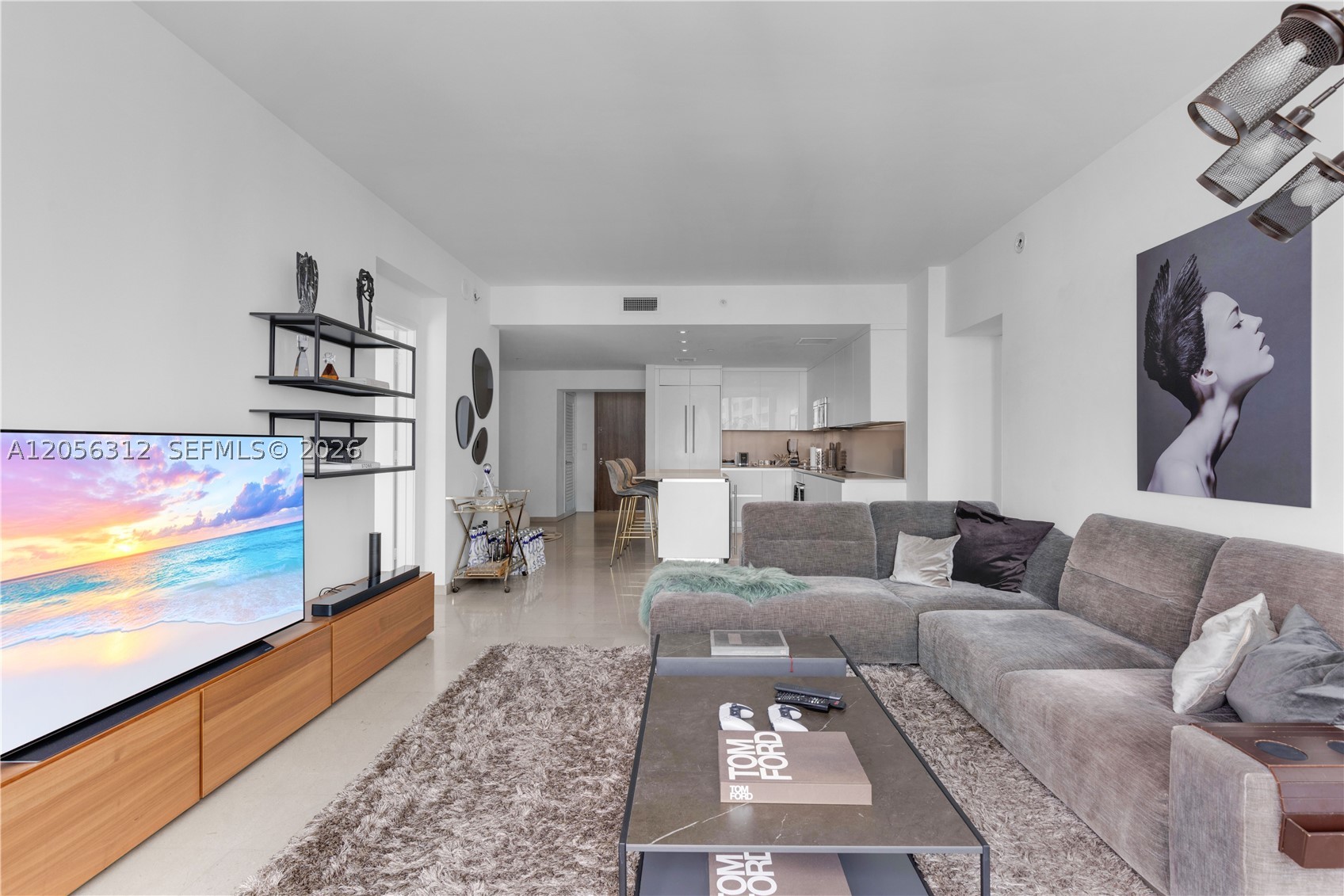REACH CONDO - Residential