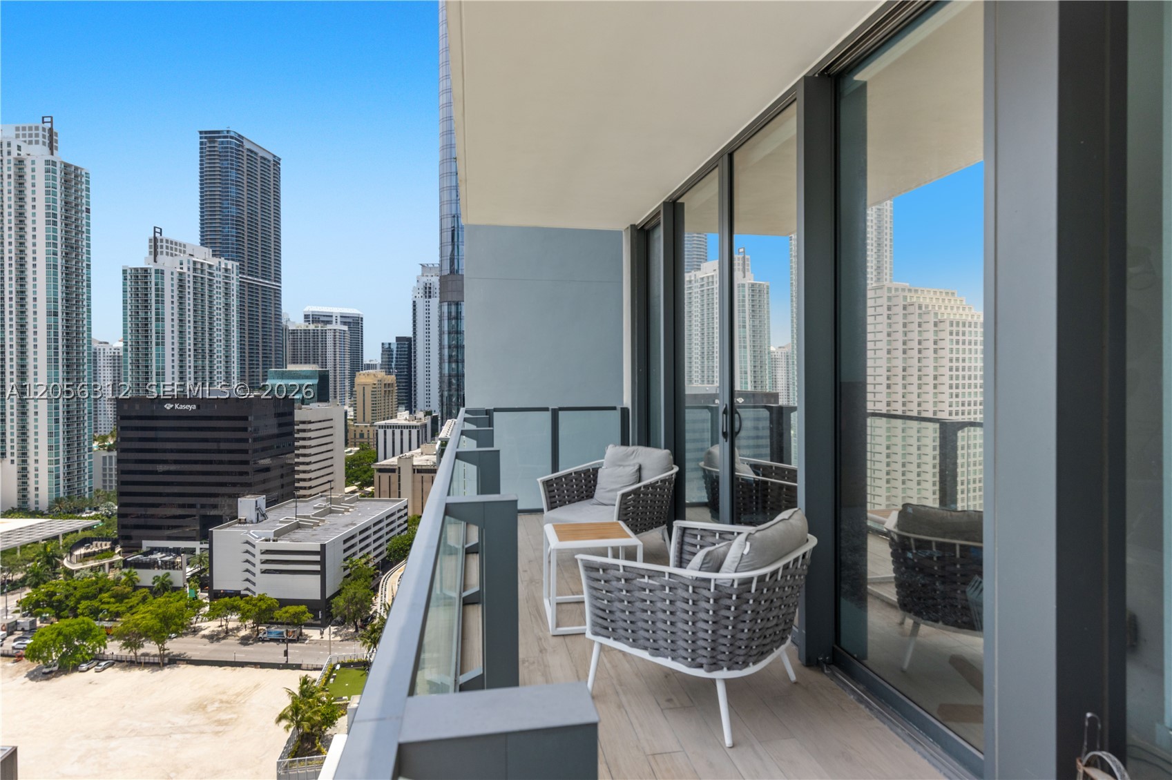 REACH CONDO - Residential