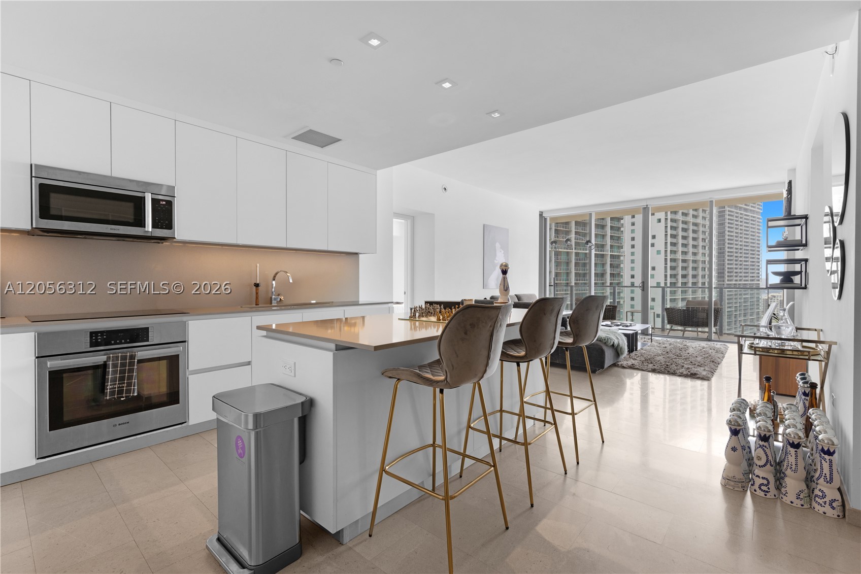 REACH CONDO - Residential