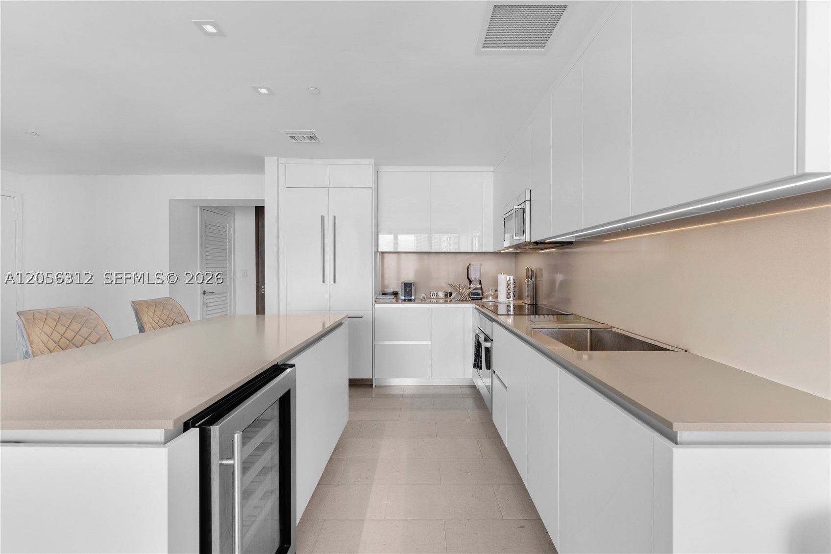 REACH CONDO - Residential