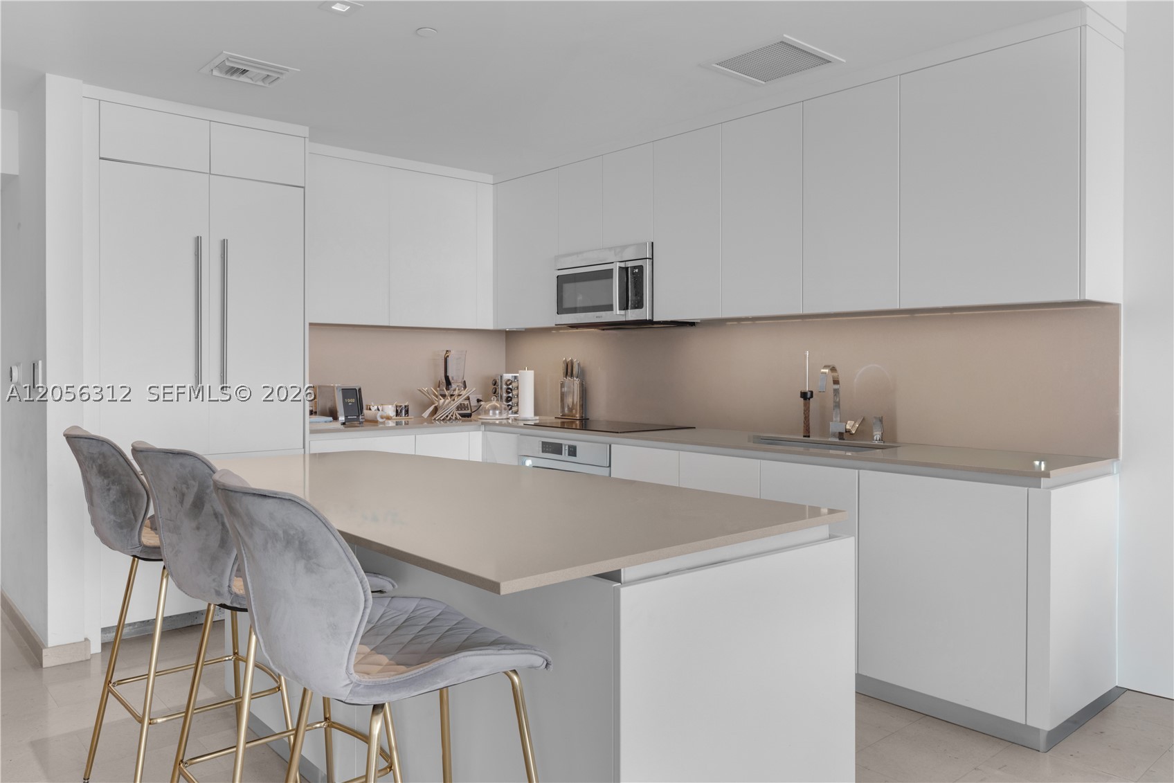 REACH CONDO - Residential