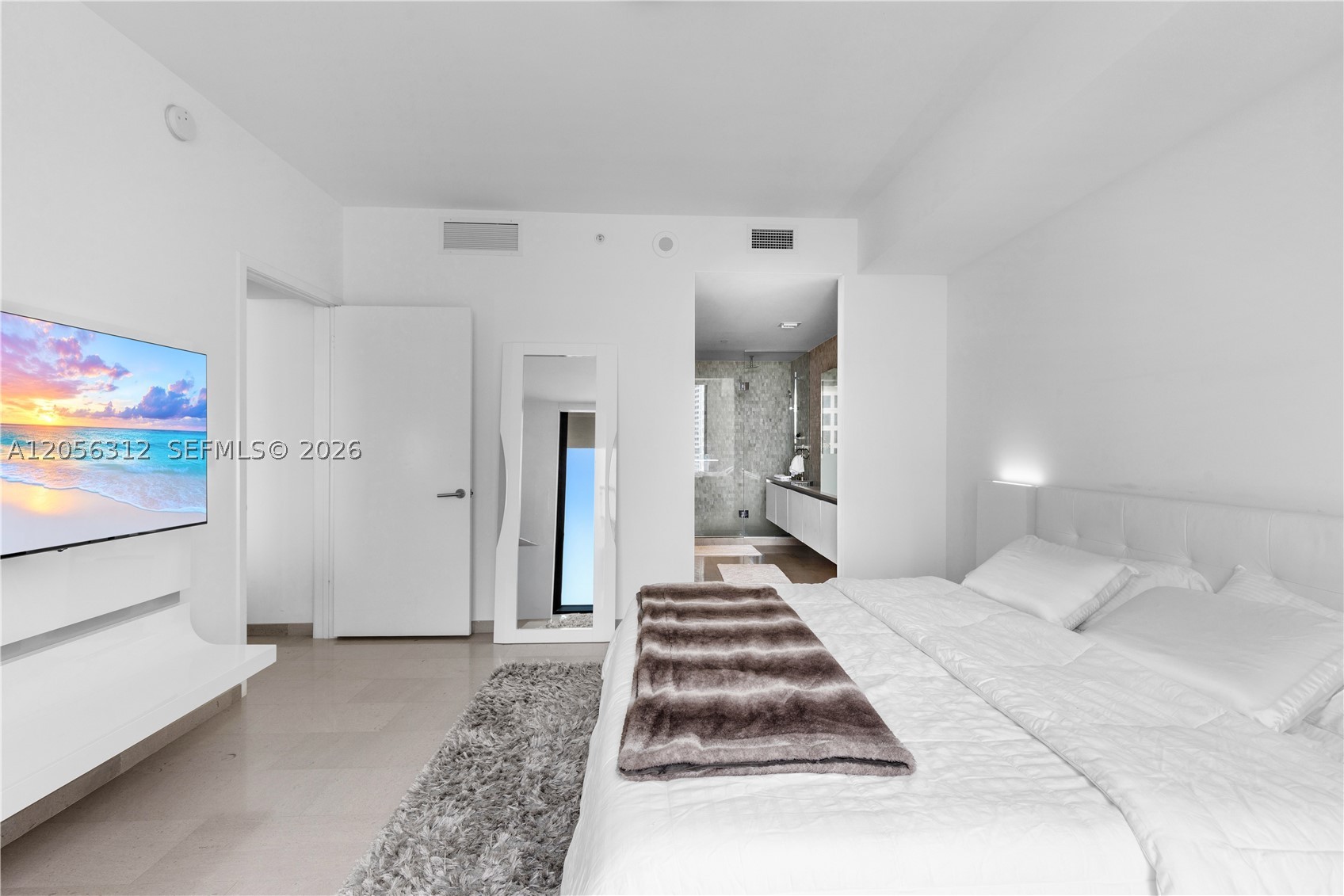 REACH CONDO - Residential