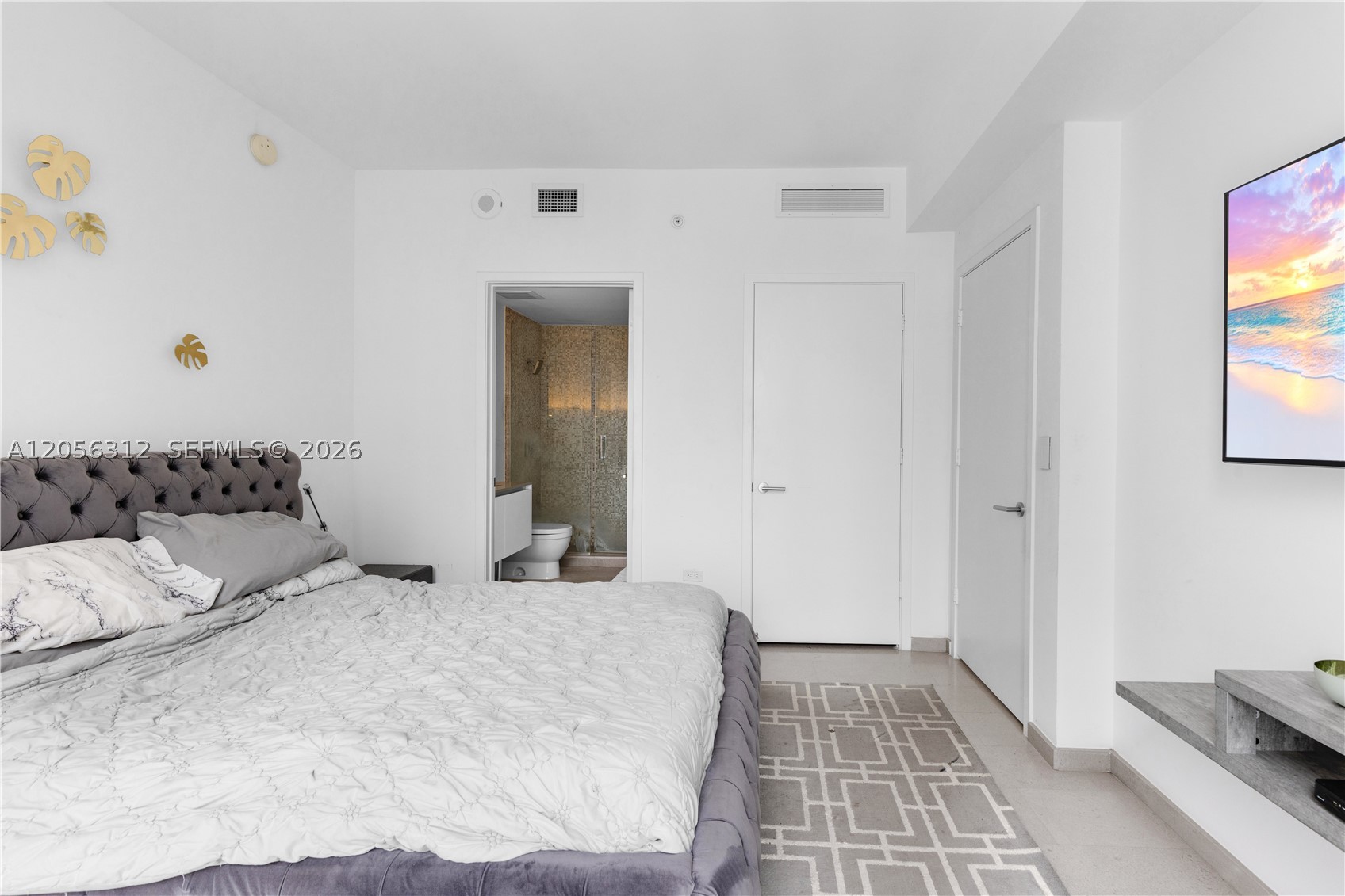 REACH CONDO - Residential