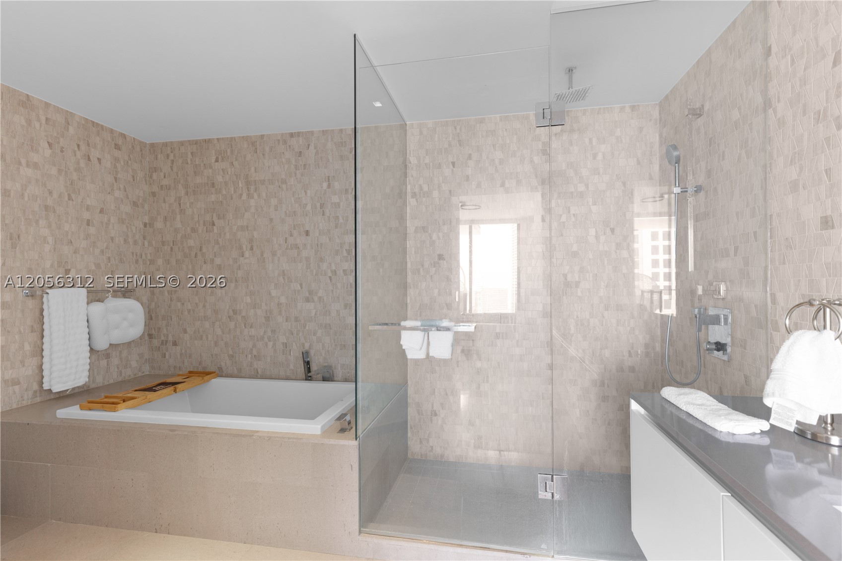 REACH CONDO - Residential