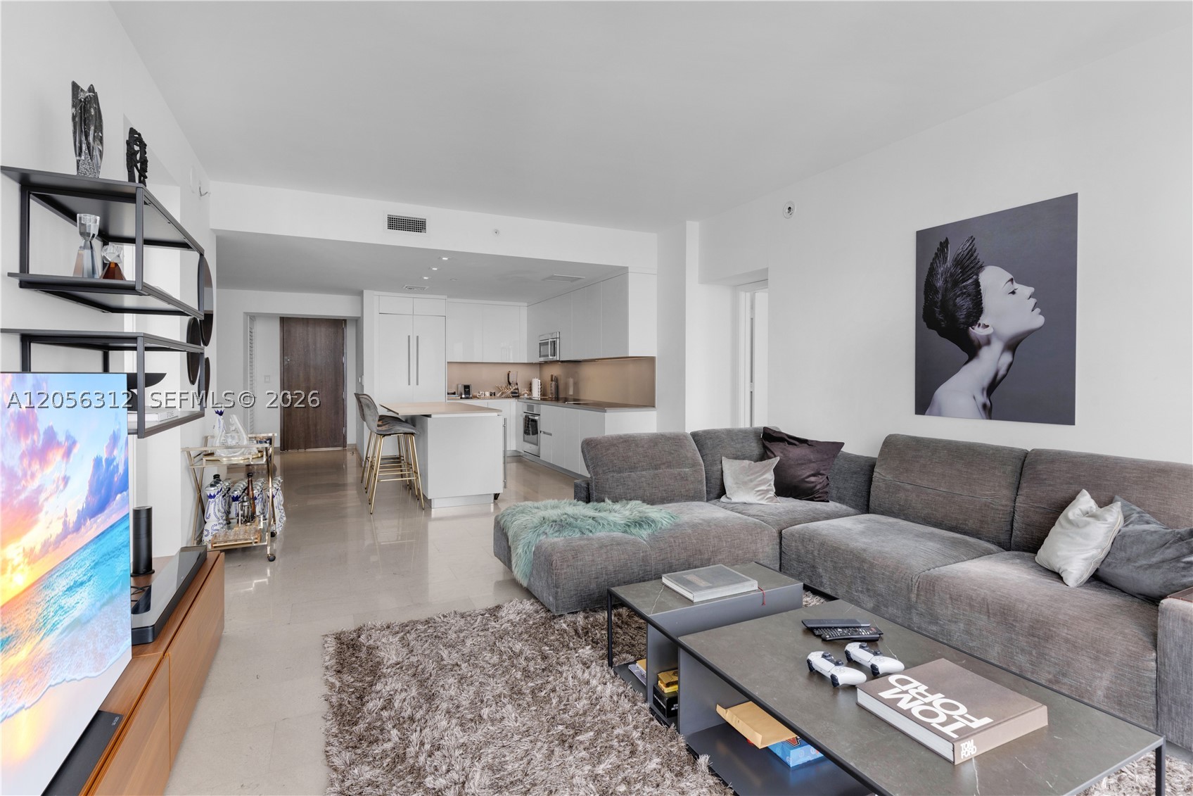 REACH CONDO - Residential