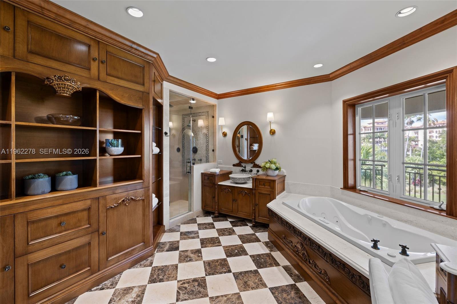 DEERING BAY VILLAS - Residential