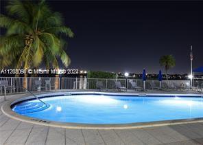 ROYAL BAHAMIAN WEST - Residential