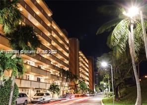 ROYAL BAHAMIAN WEST - Residential