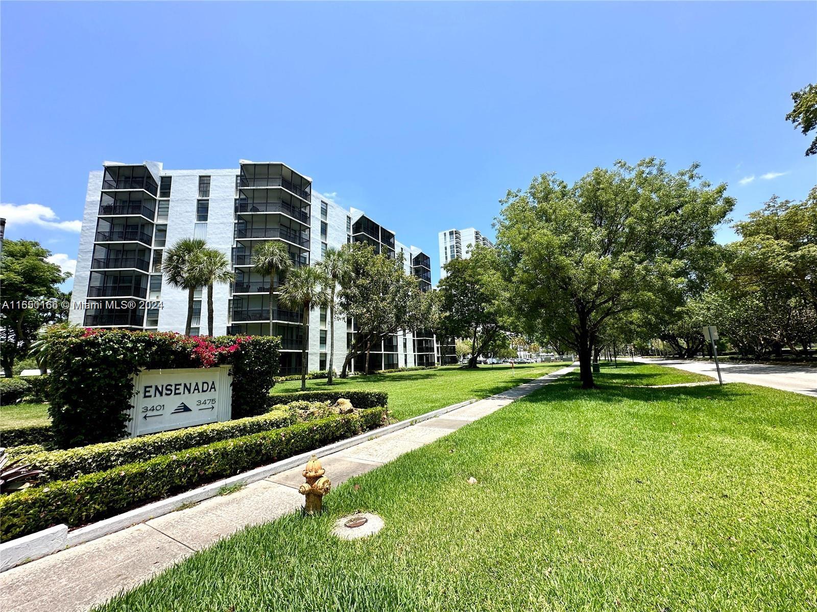 PRICE REDUCE, SELLER MOTIVATED LOCATION!!!! walking distance to the biggest mall, Cozy unit 1/1/1, GOLF view, renovated unit, rented very well to Investors, community pool, clubhouse, gym, BBQ area, HOA includes cable, water,& internet,1 assigned parking, elevator, storage, party room, library, and much more you must see it....easy showing...uNIT RENTED EXCELENT INCOME, VERY GOOD TO INVESTMENT...YOU MUST TO SEE IT.....