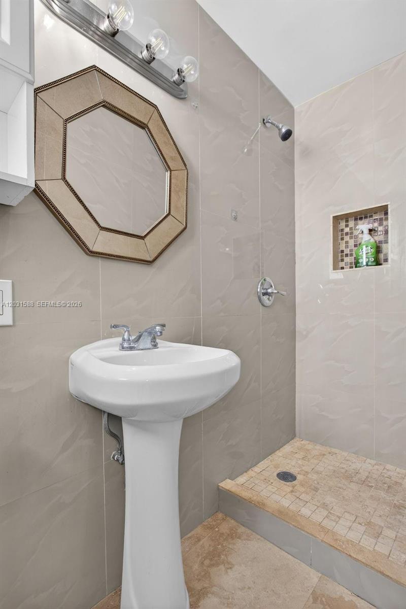 CORAL RIDGE ISLES - Residential Lease
