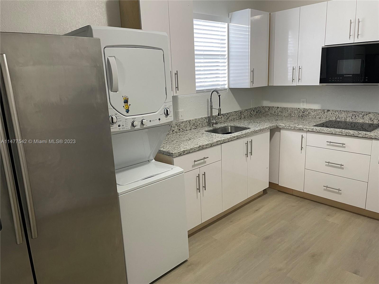 2 Beds and 2 bath Apartment. Back part of the triplex. Central location near 52nd av and flagger. Pretty close Pequeña Habana, Coral Gables, West Miami. Central A/C.  No association, quick approval.