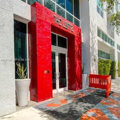 Modern corner loft-style 2BD/2BA at The Loft Downtown II. Bright and open layout with floor-to-ceiling windows, polished concrete floors, and stainless-steel appliances. Split-bedroom design offers privacy and comfort. Prime Downtown Miami location steps from Metro Mover, Bayside, Kaseya Center, and Miami Worldcenter. Full-amenity building with rooftop pool, gym, and 24/7 security. Ideal for end-users or investors.