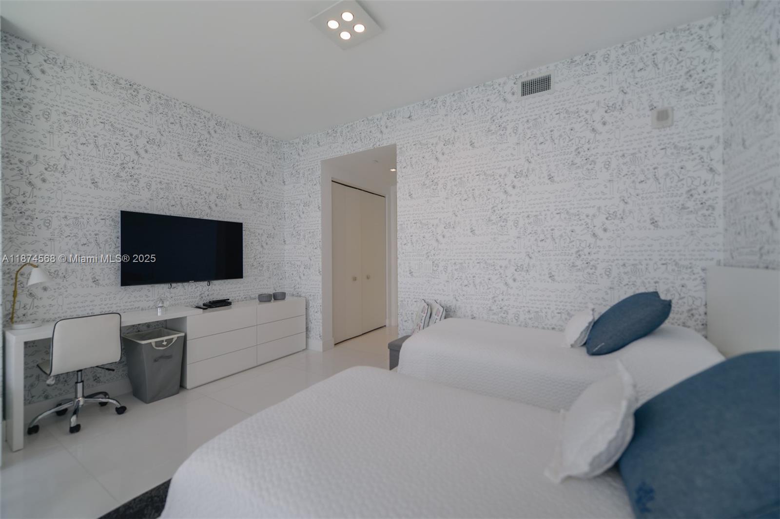 JADE SIGNATURE CONDO - Residential