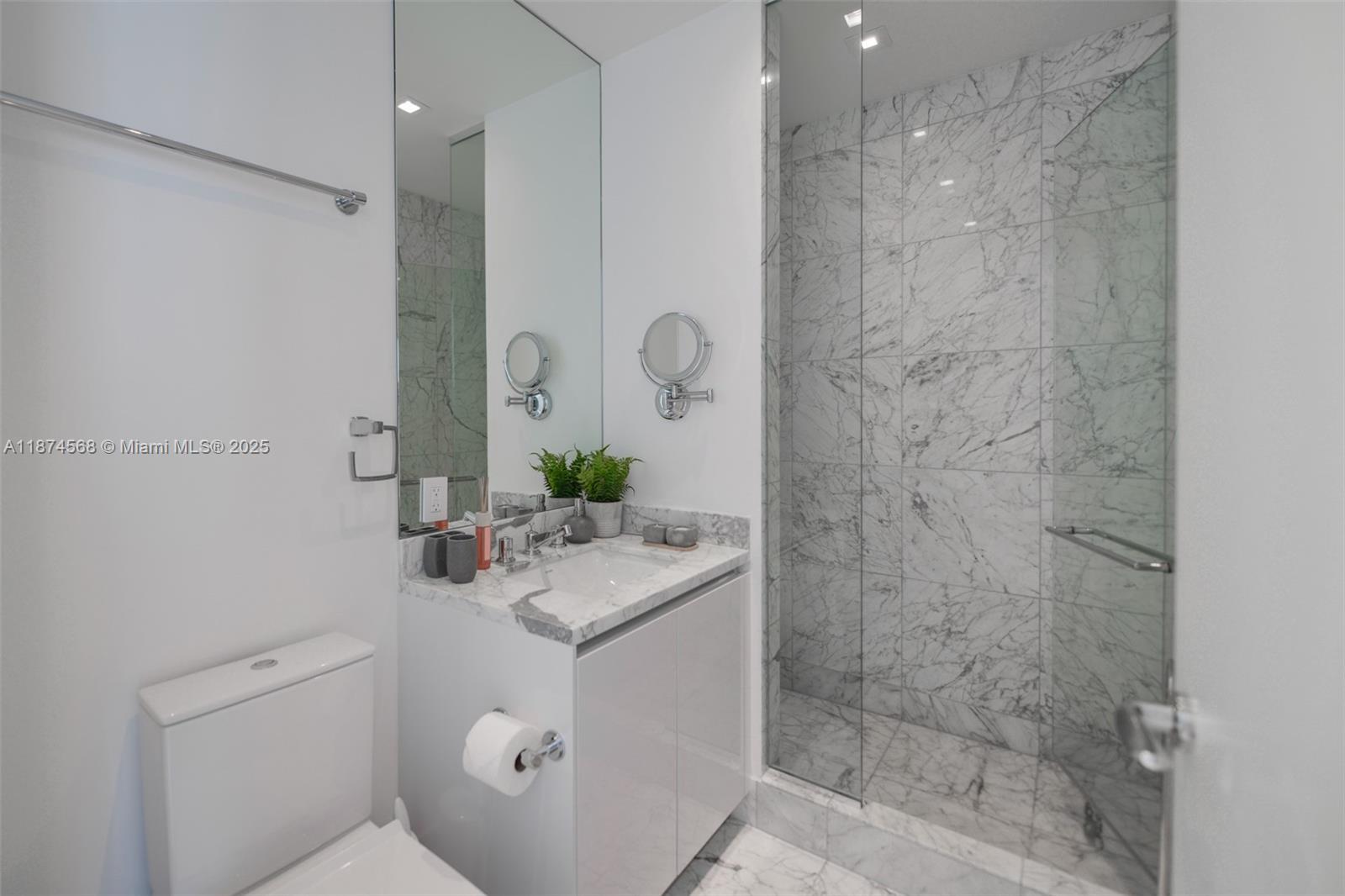 JADE SIGNATURE CONDO - Residential