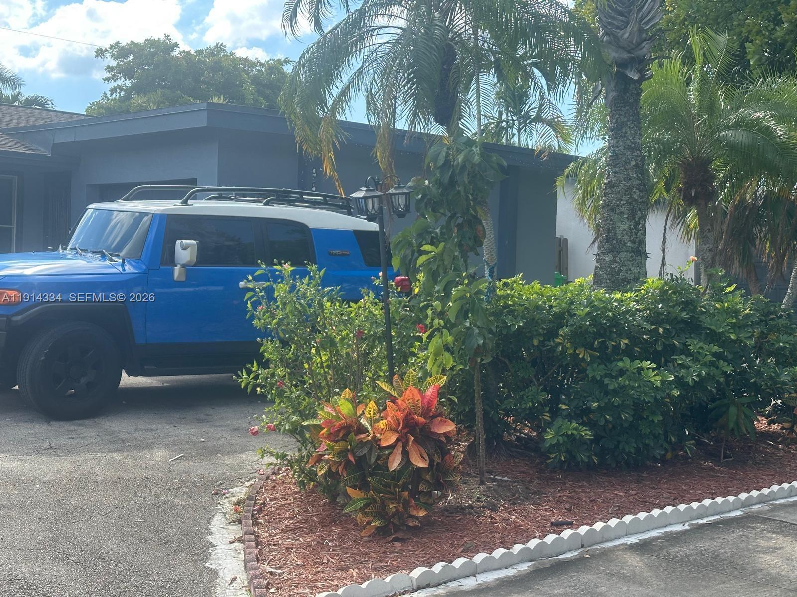 Beautiful single-family home located in in highly desirable area of Sunrise with a nice pool closed to all major Highway and Fort Lauderdale airport.