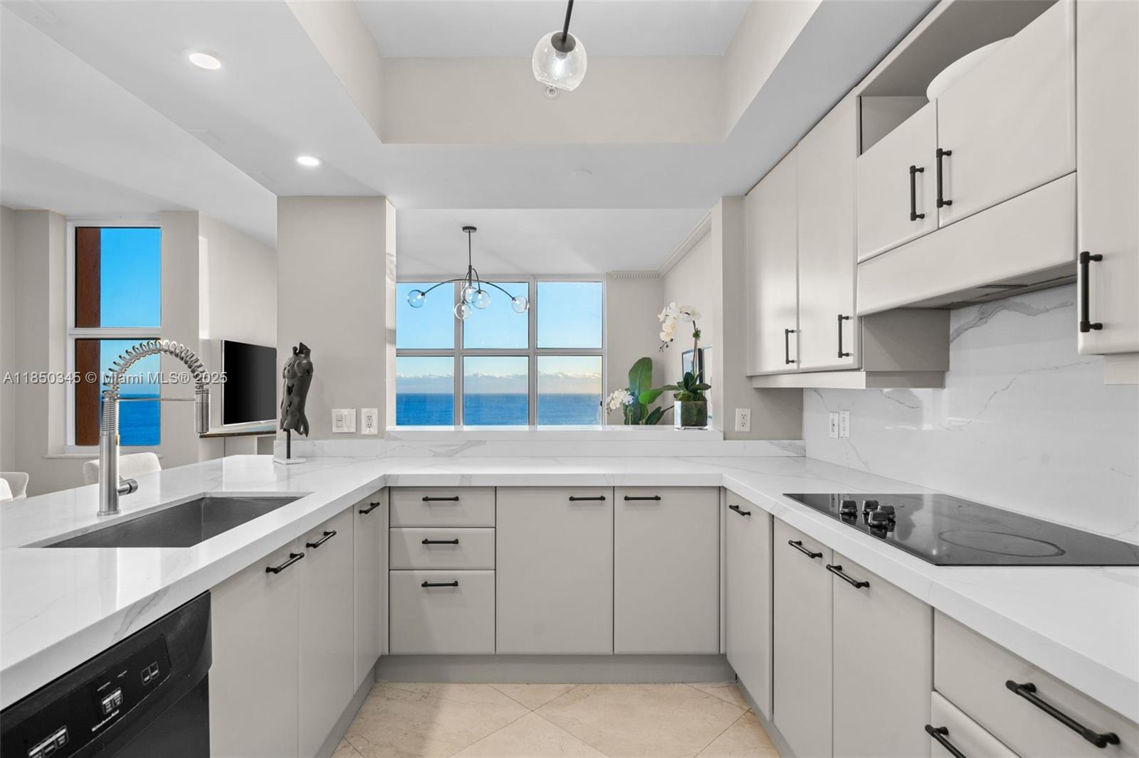 PALMS TOWER ONE CONDO - Residential