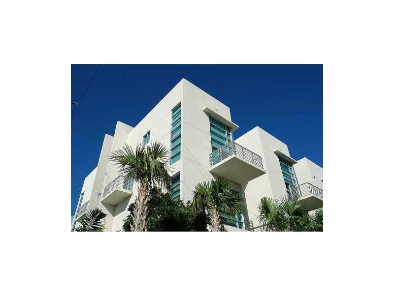 Modern 2 story Vilasol loft 2br/2ba with wood flooring, wood cabinets, quartz countertops, upgraded stainless steel appliances, washer and dryer, California closet in master, window treatments, 3 separate balconies in a private rooftop terrace! top floor  corner unit in stylish, boutique building located across the street from the beach access and the new multi million dollar homes in historic Alto de Mal. Master bedroom 2nd fl & open 2nd & 2 bath bedroom entrance level.