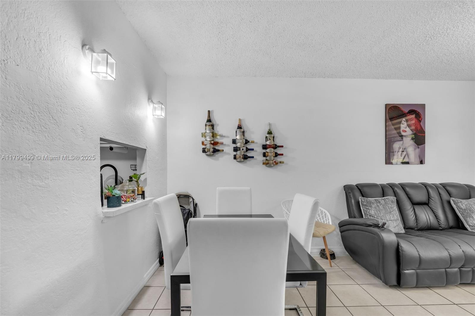 YOLANDA VILLAS CONDO - Residential