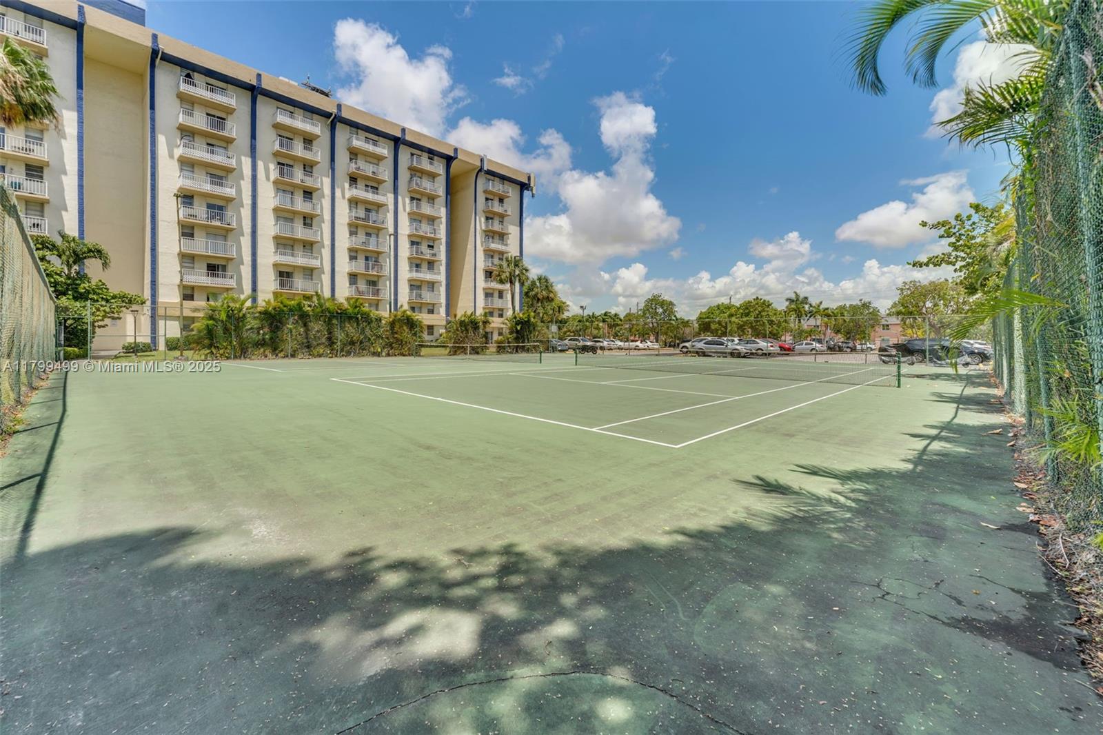 YOLANDA VILLAS CONDO - Residential