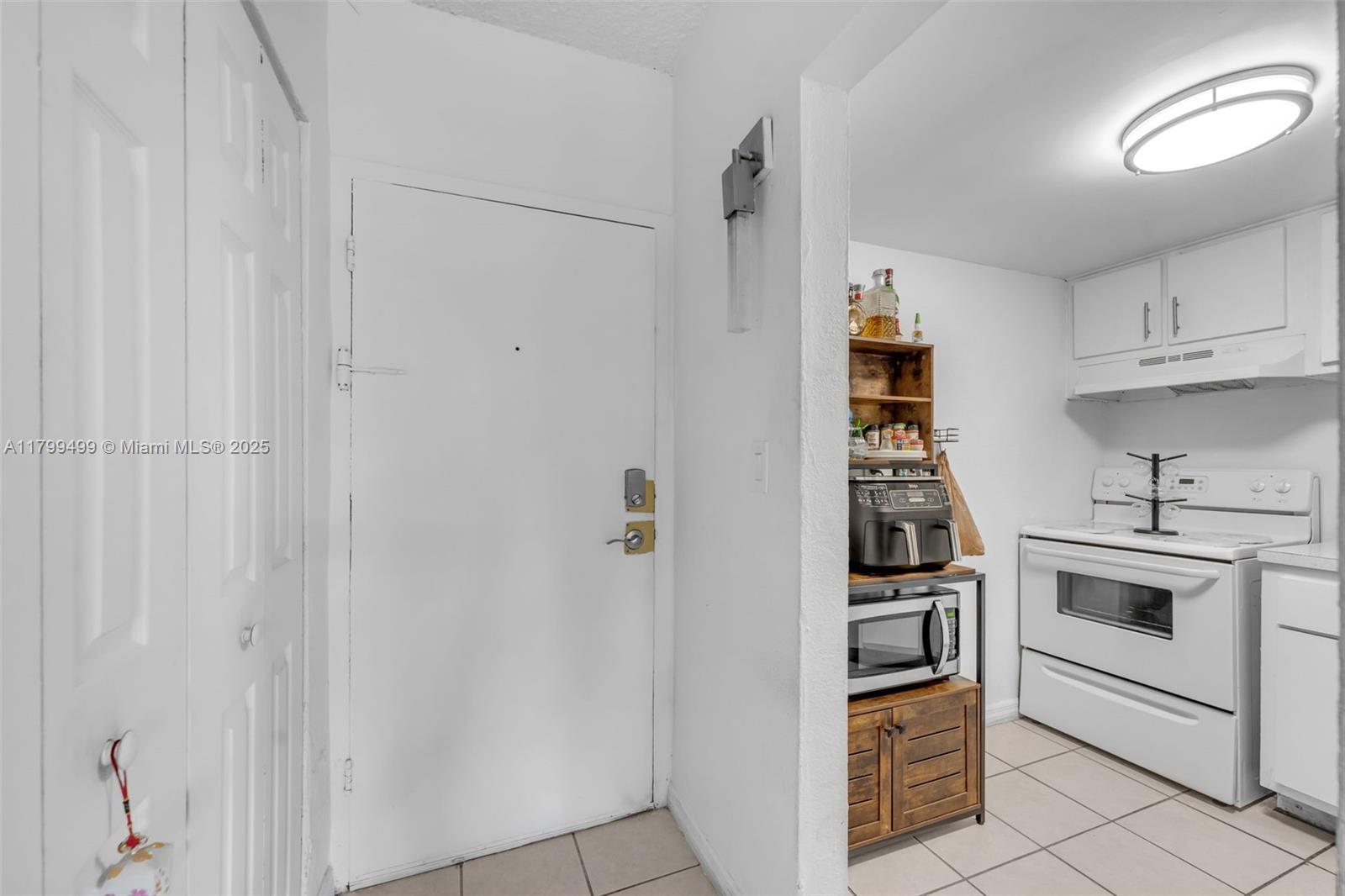 YOLANDA VILLAS CONDO - Residential