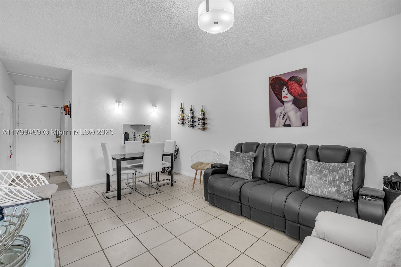YOLANDA VILLAS CONDO - Residential