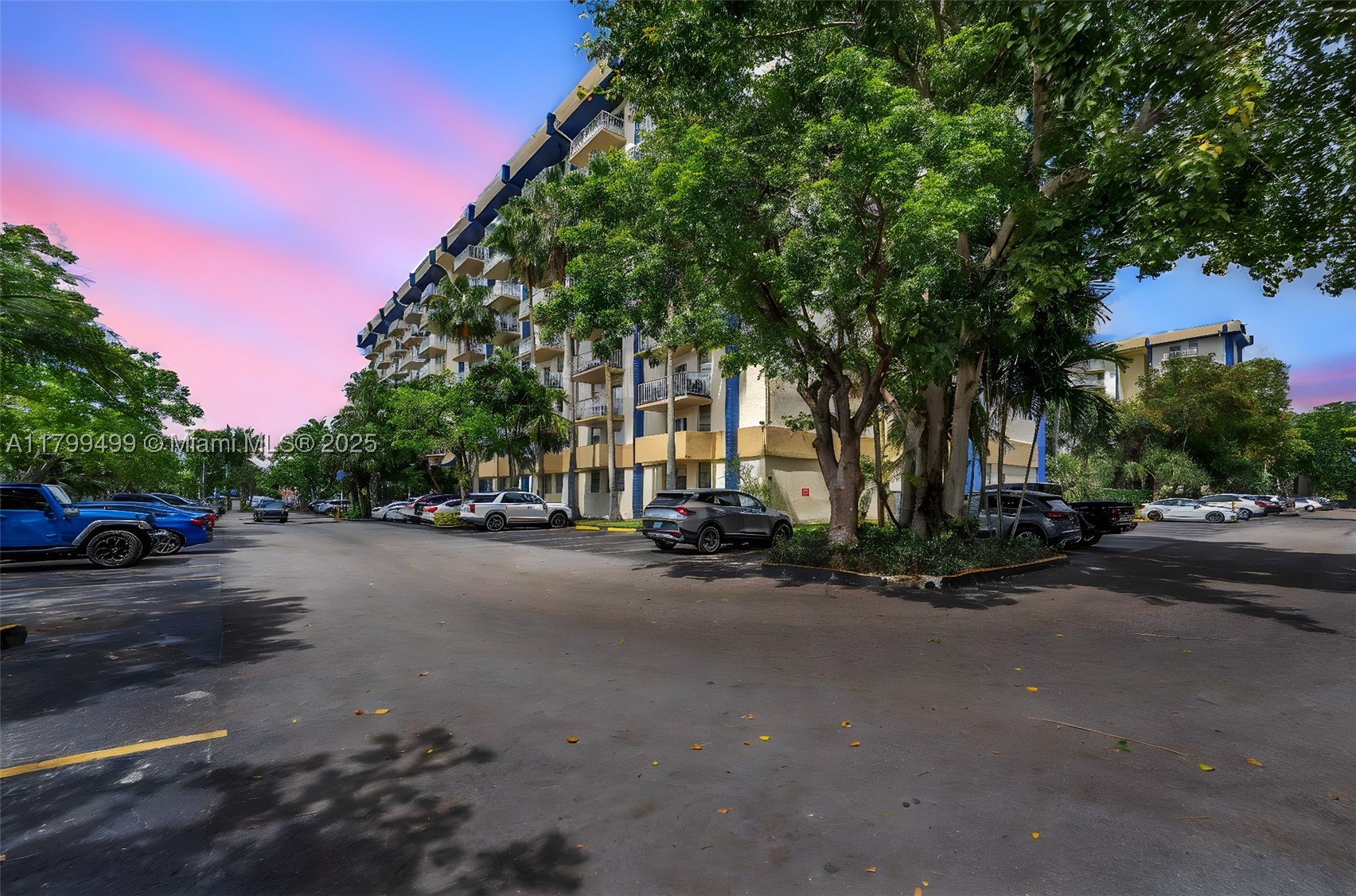 YOLANDA VILLAS CONDO - Residential