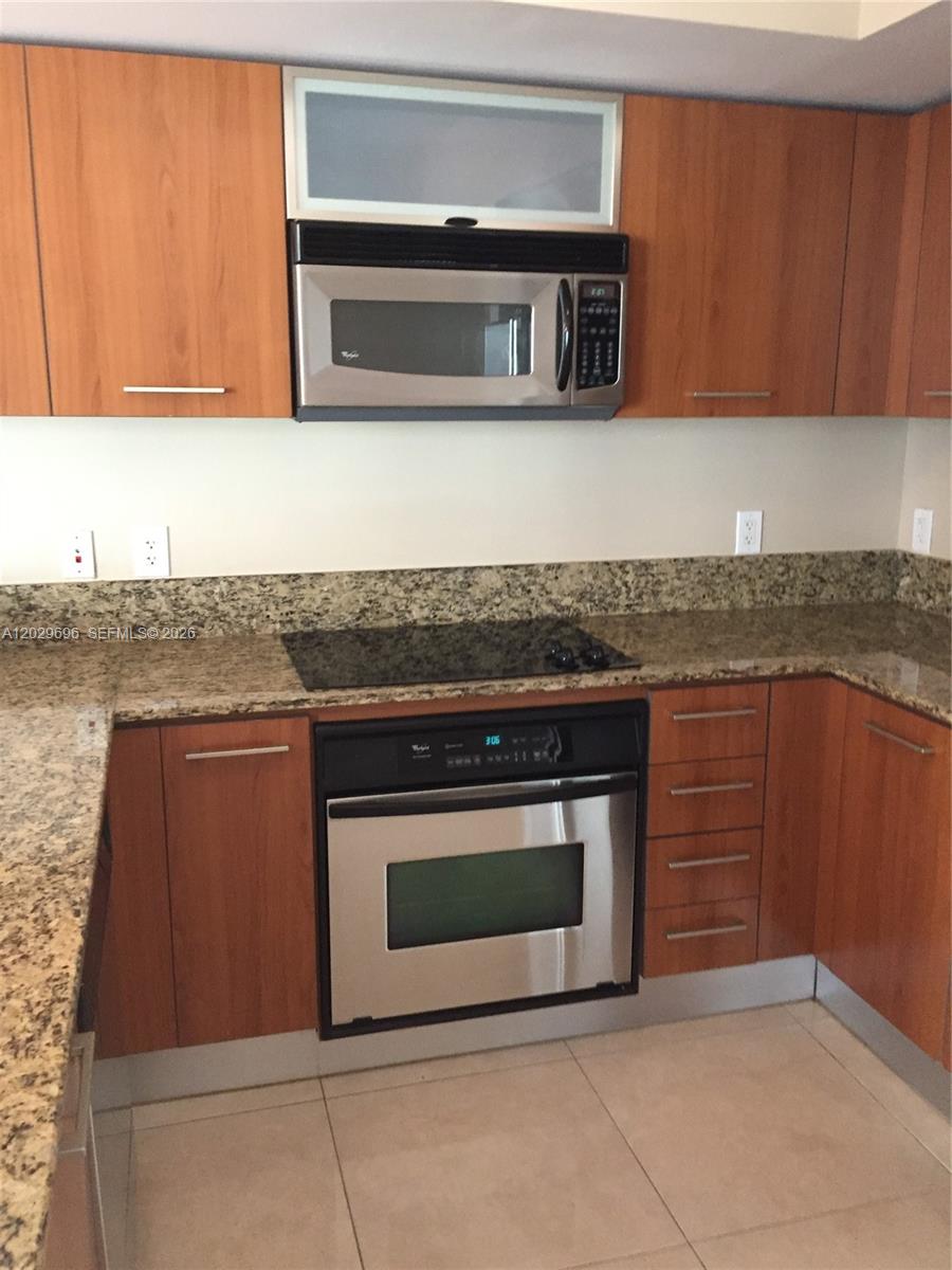 METROPOLIS II AT DADELAND - Residential Lease