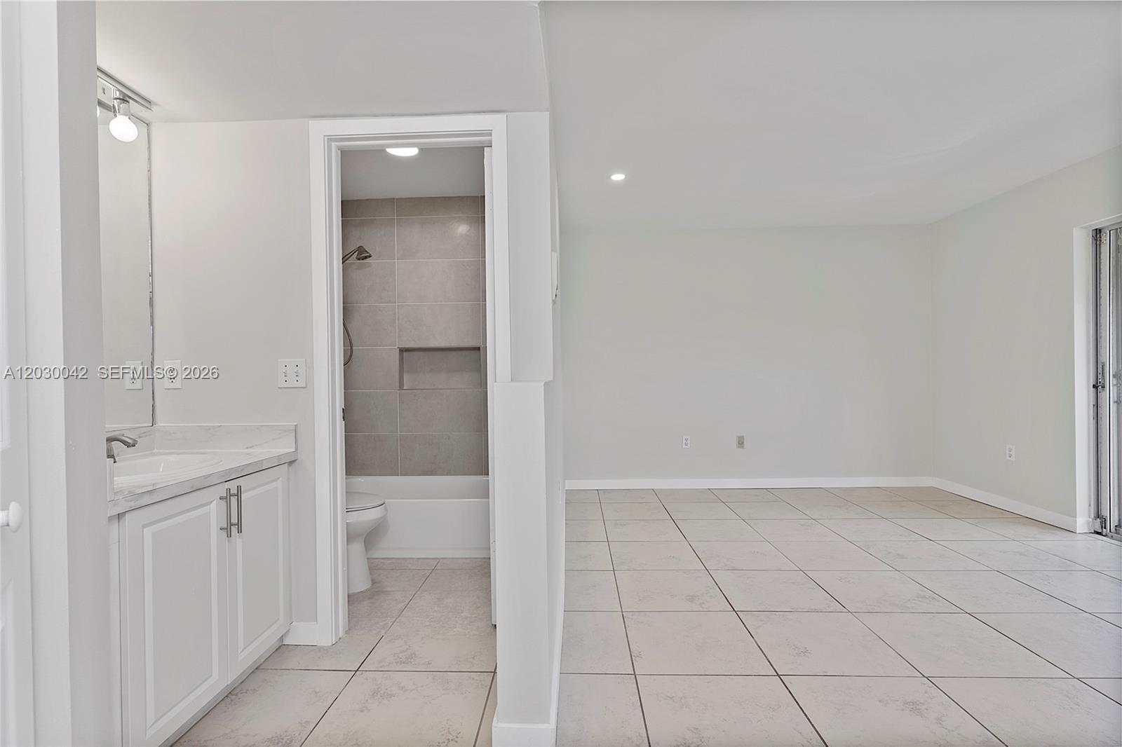 THE RIVIERA AT CORAL LAKE - Residential