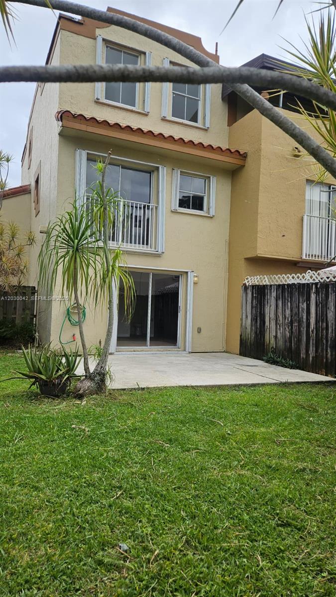 THE RIVIERA AT CORAL LAKE - Residential